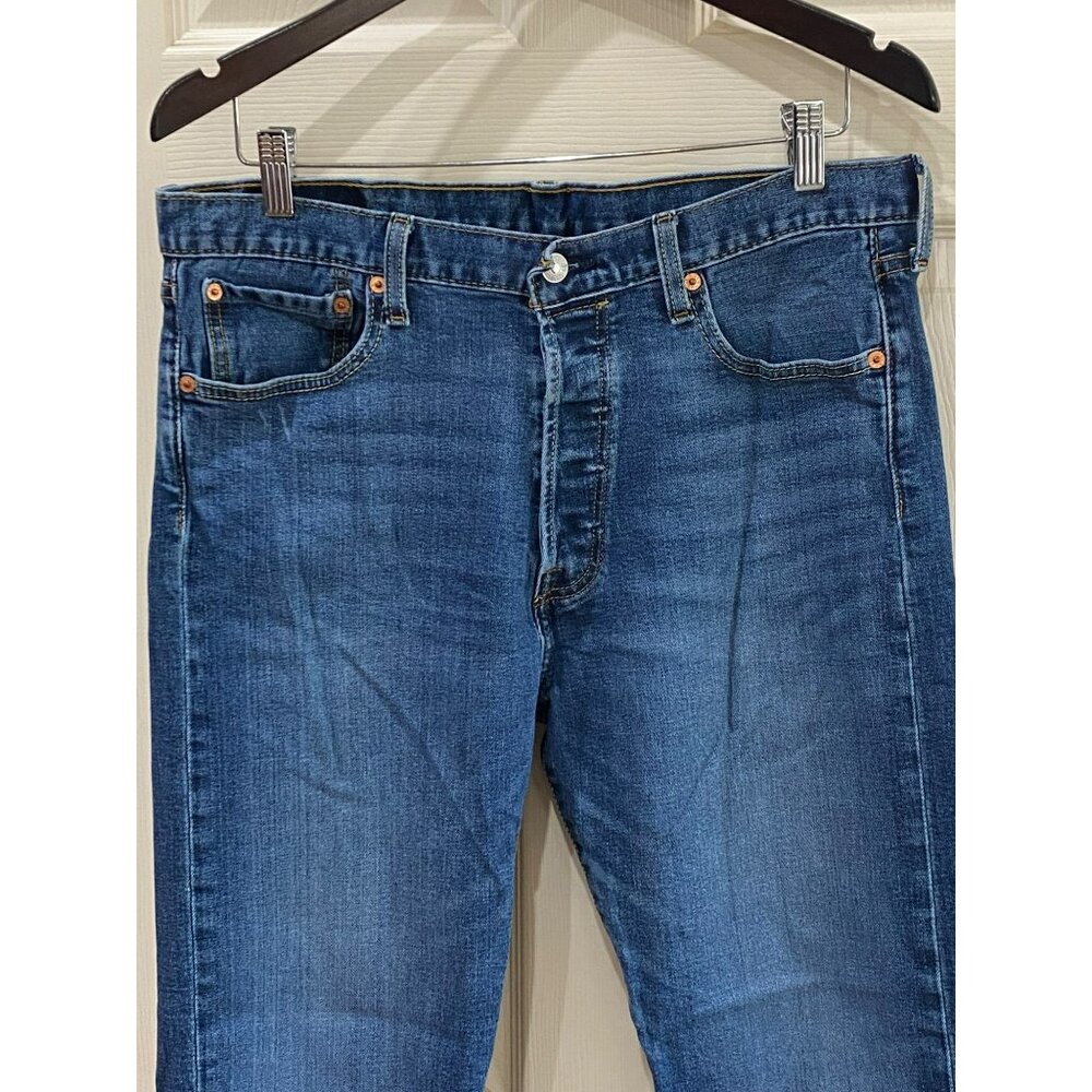 Levis Mens 501 Button-Fly Straight-Leg Jeans W34 L30 Medium Wash Denim - Picture 7 of 10